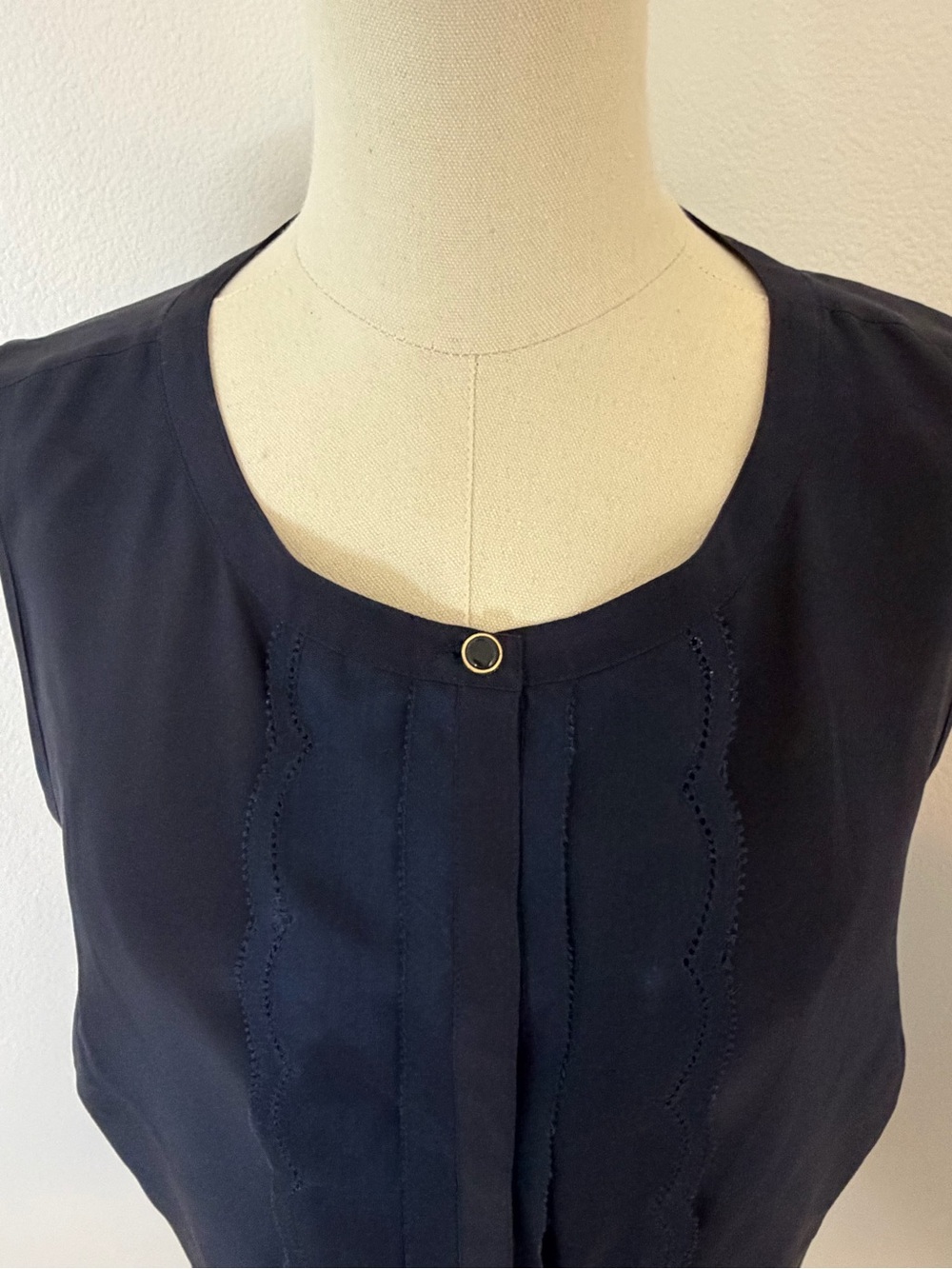 Tory Burch Navy Blue 100% Silk Sleeveless Blouse Size 10 - Picture 2 of 5